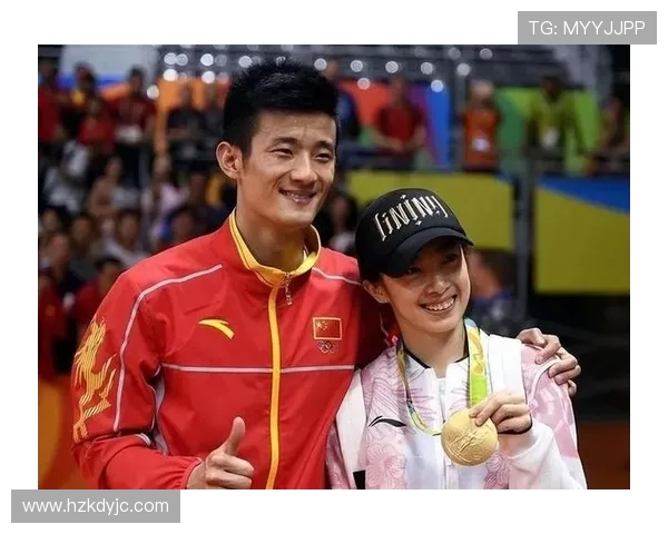 谌龙退役后住进月租5万的上海顶层复式，每天早上六点雷打不动去楼下咖啡店买两杯美式——一杯自己喝，一杯喂流浪猫