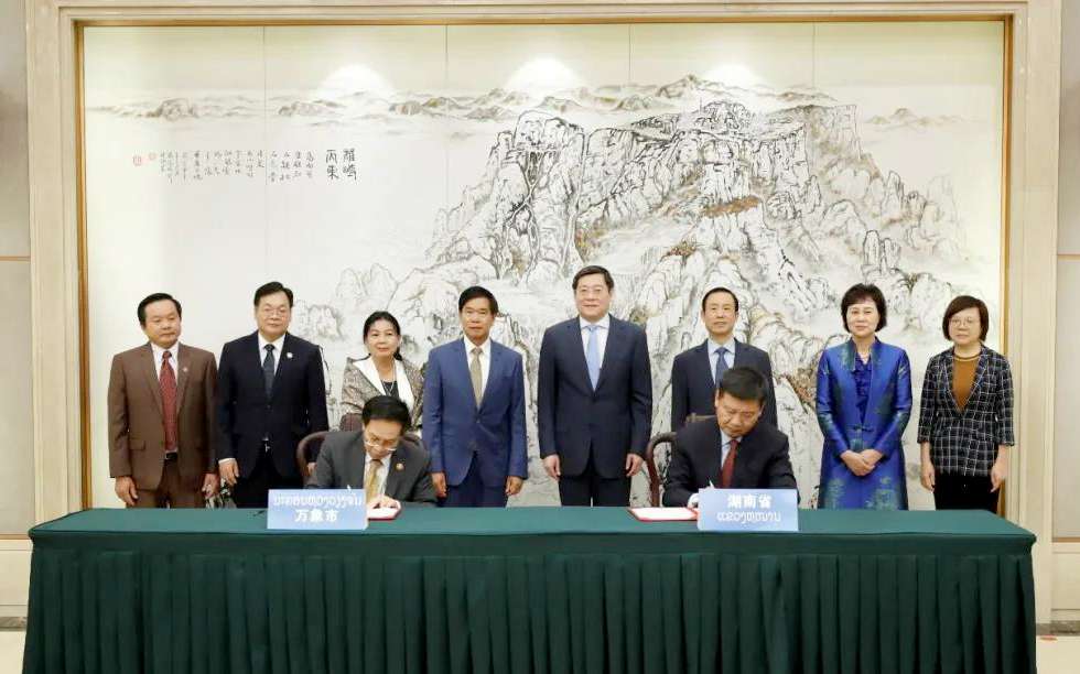 米兰·(milan)中国官方网站环境向老挝万象捐赠7台环卫装备，助力“一带一路”建设