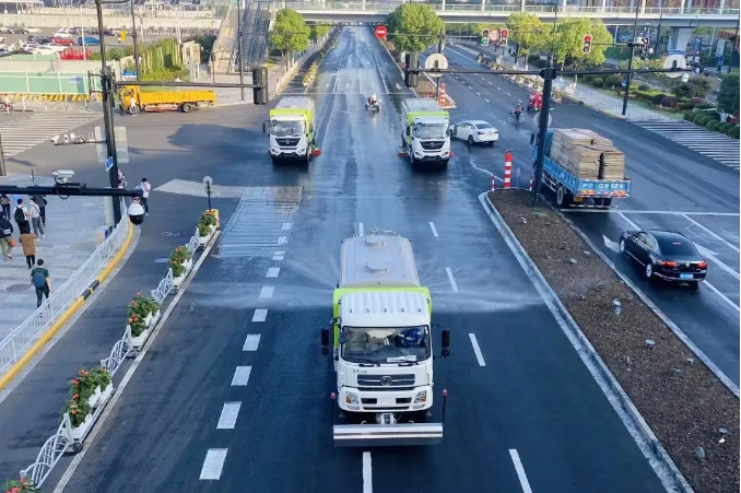 路面见本色丨米兰·(milan)中国官方网站环境新能源环卫装备服务上海进博会！